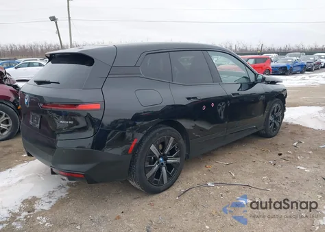 2024 BMW Ix xDrive50 z USA, uszkodzony, nr VIN WB523CF04RCN76514